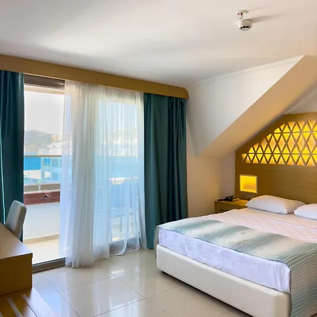 Otel Aurasia Design 3*