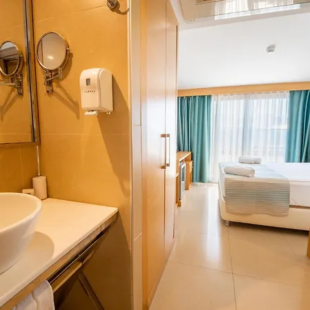 Отель Aurasia Design 3*